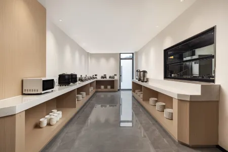 Junyue Wenlan International Hotel (Yiwu International Trade City Branch No.1 District Branch) Отели рядом с Аэропорт Иу