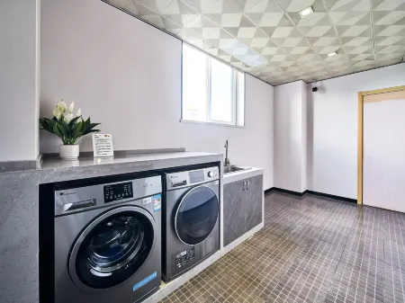 Homeinn Hotel (Qinhuangdao People's Park LeGou Mall) Отели рядом с достопримечательностью «Xigang Garden»