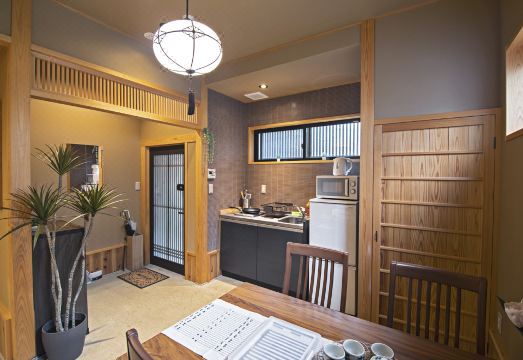 Konayuki inn의 현대적이고 깔끔한 객실 내부