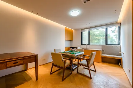 Floral Hotel Shanghai Huixinjusu Отели рядом с достопримечательностью «Taohua Island»