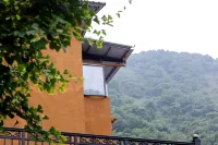 ホームホテル 臥龍鎮周辺のホテル