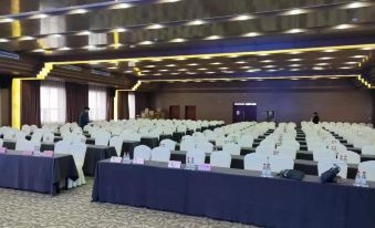 Yafeiya Hot Spring Hotel (only Henan Movie Town store)
