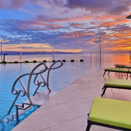 Vannee Golden Sands Beachfront Resort