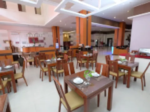 โรงแรมลัมปิออน โซโล โรงแรมในสุราการ์ตา