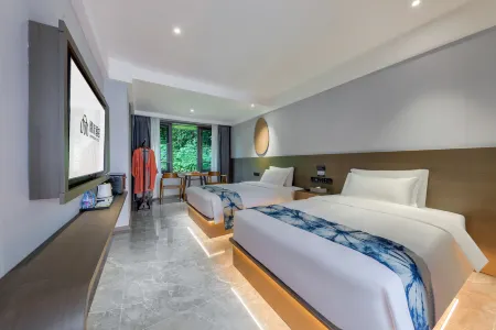 Yinmo Hotel (Zigong Ziliujing Old Street Light Park) Отели рядом с достопримечательностью «Zigong Colored Lantern Park»