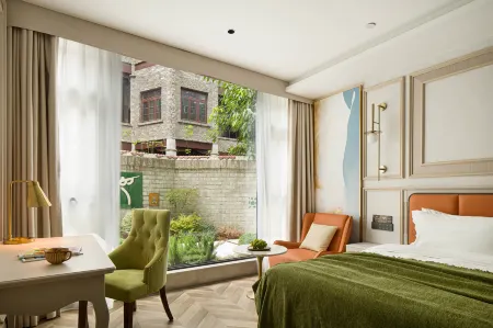 Gemei City Courtyard Garden Hotel (Chongqing Jiefangbei Pedestrian Street Hongyadong Branch)