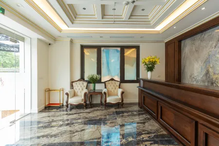 Royal Duong Noi Hotel Отели рядом с достопримечательностью «Cathedral Phung Khoang»