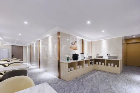 City Haotai Hotel (Huaihe Road Pedestrian Street Sanxiaokou Subway Station) Отели рядом с достопримечательностью «Xi Mountain Sceneic Area»