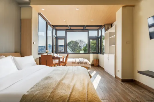 Nianting NiTi Yanqi Tea Garden·270° Chashan Viewing Holiday Meisu (West Lake Lingyin Temple Branch) Отели рядом с достопримечательностью «Lengquan Pavilion»