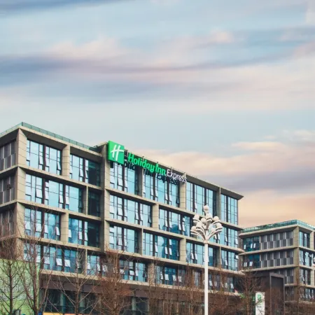 Holiday Inn Express CHONGQING NANBIN ROAD by IHG Отели рядом с достопримечательностью «Чан Цзявэй Покупательский парк»