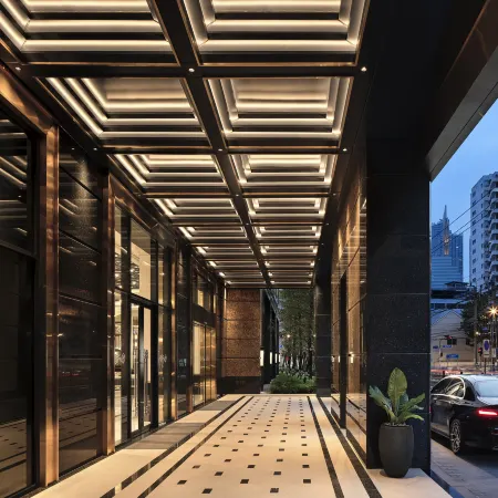 Grande Centre Point Surawong Отели рядом с достопримечательностью «Риверсайд»