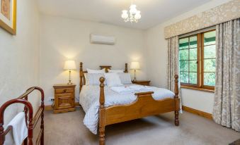 Country Pleasures Bed and Breakfast