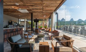 Percent Hotel by Li River (YangShuo West Street)