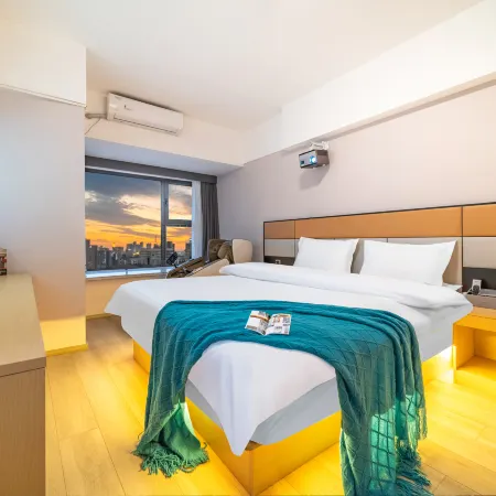 Xinmi White Birch Forest Hotel (Zhongqiang Lightyear City Plaza)