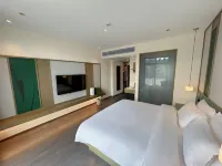 Lijiang Fine Art · Ancient Town Panorama Art Resort Hotel (Old Town Waterwheel Store of Lijiang) - balcony