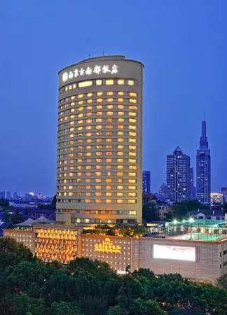 Nanjing Grand Hotel Отели рядом с достопримечательностью «Qingliang Temple»