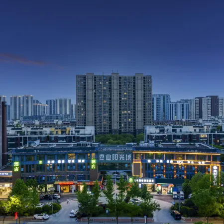 GreenTree Inn Express Hotel (Jiashan High-speed Railway Station)