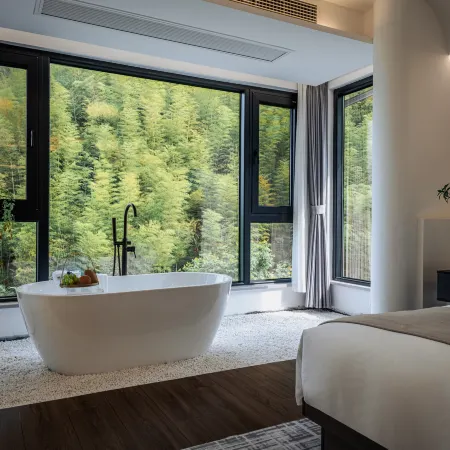 Xia Banji · Inn Circle Zhuhai Wentang Boutique Stay (Anji Yunshang Grassland Ski Resort)