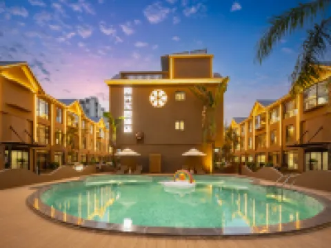 Nanxing Garden Intelligent Cinema Hotel (Hailv Duty Free City) Hotels near Sanya Romance Park