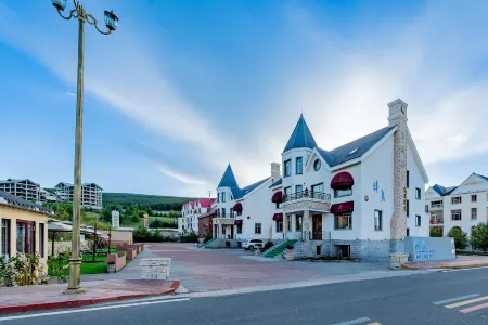 Alshan Summer Courtyard Resort Villa Отели рядом со станцией Aershan Railway Station