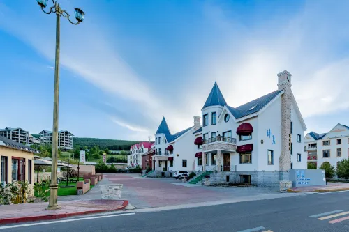 Alshan Summer Courtyard Resort Villa