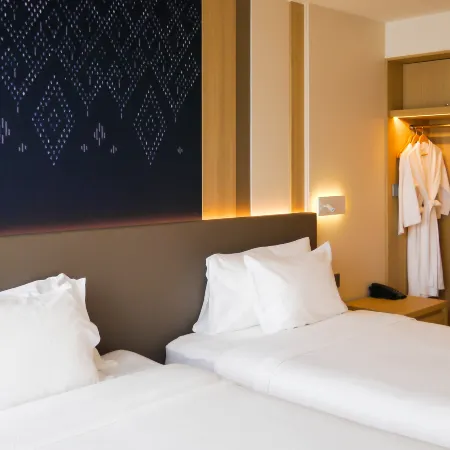 SZ Canalside Hotel Отели рядом с достопримечательностью «Станция экспресс-поезда Ramkhamhaeng»