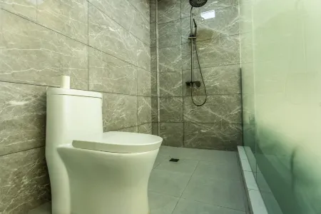 Mercure Hotel(Condine Bus Station) Отели в г. Кандин