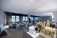 Yining Autonomous Prefecture Museum Cultural Road Light Living Hotel