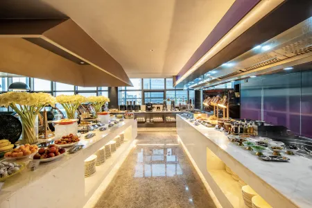 NOVOTEL KUNMING CITY CENTER Отели рядом с достопримечательностью «Yunnan Haigeng Auditorium»