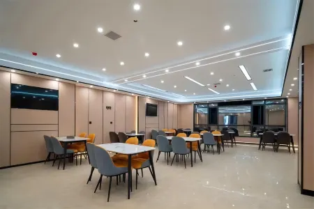 Renhuai Maotai Town Hotel Отели рядом с достопримечательностью «Red Army Sidu Chishui Memorial Park»