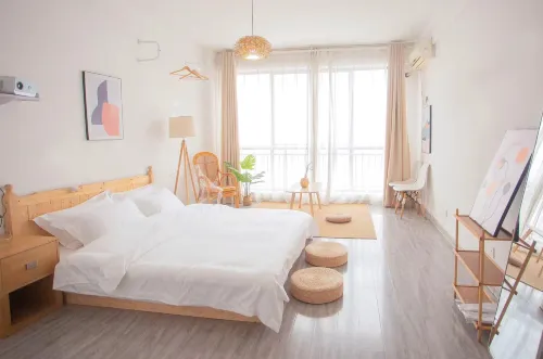 Xuchang Ayang Homestay (Fat Donglai Times Square Cao Wei Ancient City)