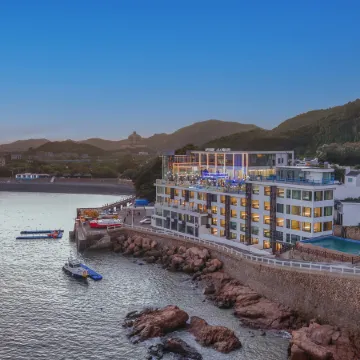 Cliff Mountain and Sea Residence