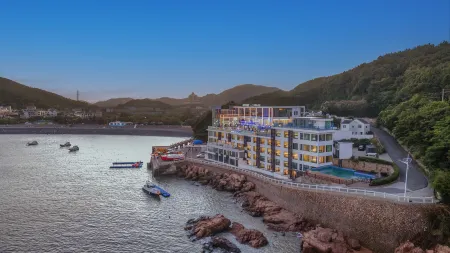 Cliff Mountain and Sea Residence Отели в г. Чжоушань