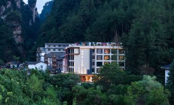 Zhangjiajie Four Seasons Lai · Riverside Resort Hotel (Baofeng Lake Scenic Area)