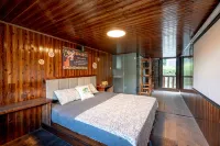 Tujia Diaojiaolou Ancient Village Homestay (Lichuan)