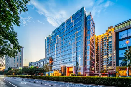 Rezen Wenlan Hotel (Zhengzhou East Station Green Twin Towers Store) Отели рядом с достопримечательностью «Henan Agricultural University (Longzihu Campus)»