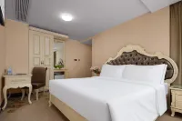 Vienna Hotel (Yongzhou Zhiyuan Xinwaitan) - parking