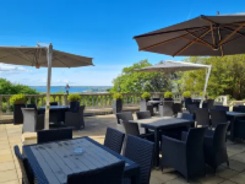 Trenython Manor Hotels in Par