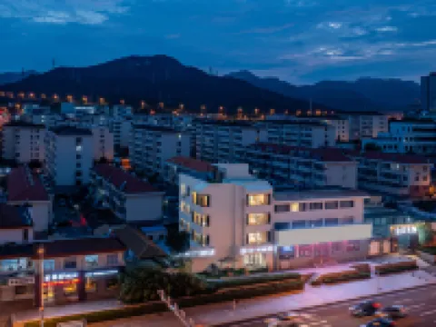 Floral Hotel·Yuehaiyuan Hotel (Weihai Liugong Island Photo Frame Branch) Hotels near Weihai Park