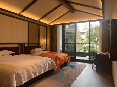 Guangyuan Jianmenguan Tianci Hot Spring Vacation Hotel
