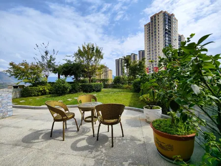 Zhenxiong Yunsen Hotel Отели рядом с достопримечательностью «Chishuiyuan Square»