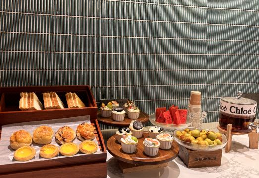 1. 에식 HL 호텔..