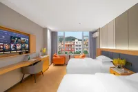 Contracted theme hotel