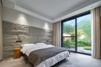 Quzhou Moon Falling Stars Homestay - Pools