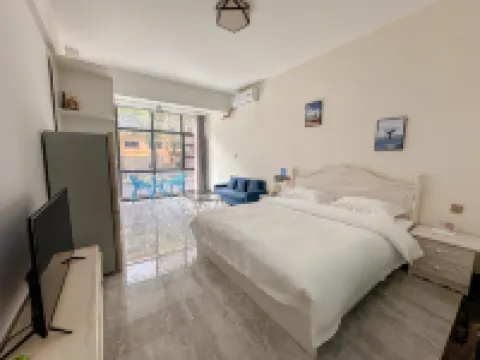 Naxin Hotel (Xishuangbanna Jinghong Gaozhuang XishuangjingStarlight Night Market) Hotels in Jinghong