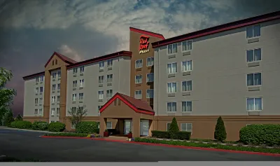 Red Roof PLUS+ Long Island - Garden City Hotels in Garden City