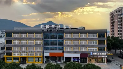 Yitel Zhige Hotel (Xiangshan Passenger Transport Center Wanda Plaza) Các khách sạn gần Xiangshan Creativity Design College