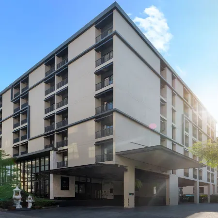 Cross Vibe Bangkok Sukhumvit Отели рядом с достопримечательностью «Станция надземного метро On Nut»