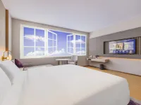 Lavande Hotels (Mudanjiang railway station second people's hospital branch) - parkir