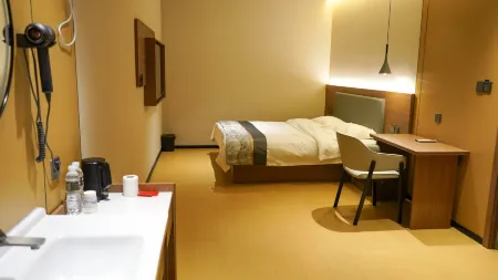 TAIHU FISHIGN PORT HOLIDAY INN Отели рядом с достопримечательностью «Wansheng Rice Merchants»